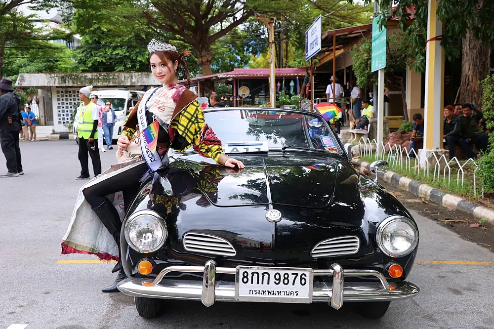 ประมวลภาพ รถโบราณร่วมขบวน Love Pride Parade 2025
