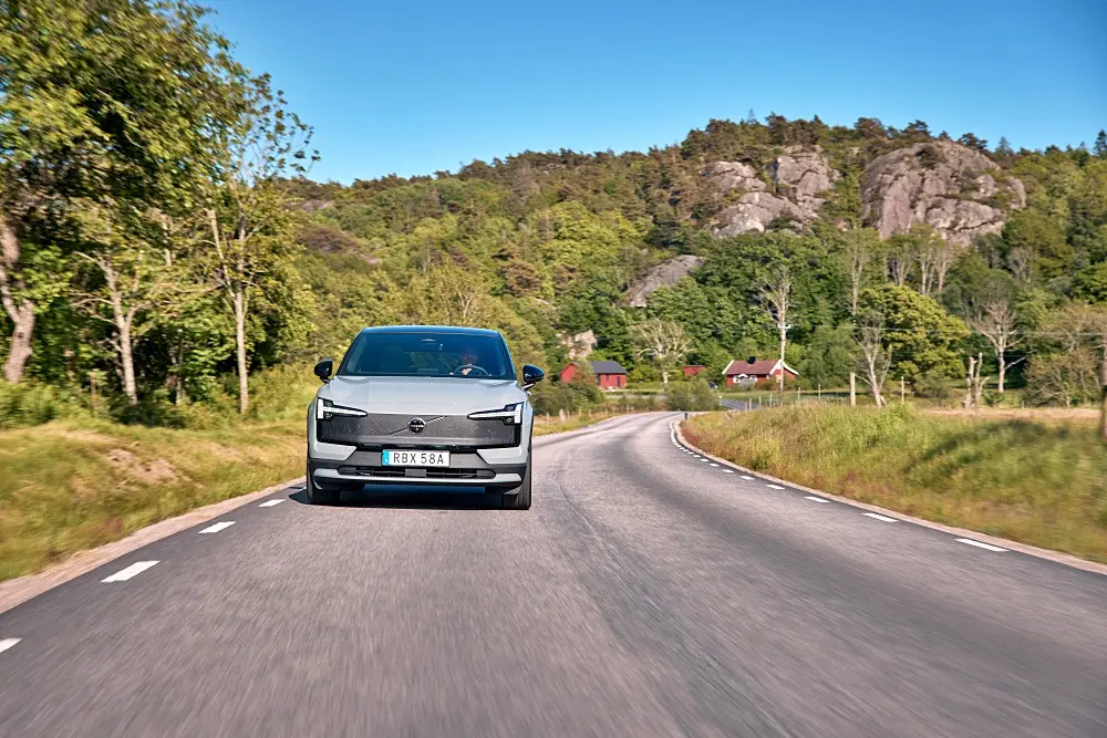 Volvo EX30 Cross Country ปี 2025