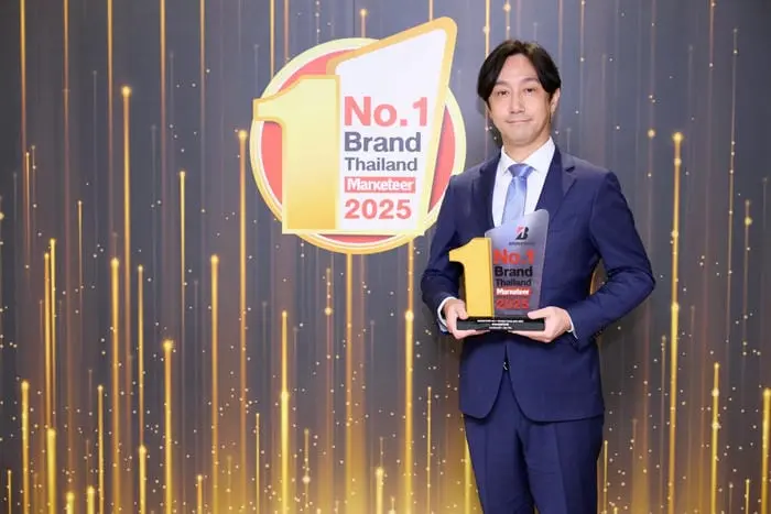 คุณเรียวอิจิ ทานากะ ผู้อำนวยการสายงานเครือข่ายโซลูชั่นการค้าปลีก บริษัท บริดจสโตนเซลส์ (ประเทศไทย) จำกัด รับรางวัล “Marketeer No.1 Brand Thailand 2025” ประเภทยางรถยนต์