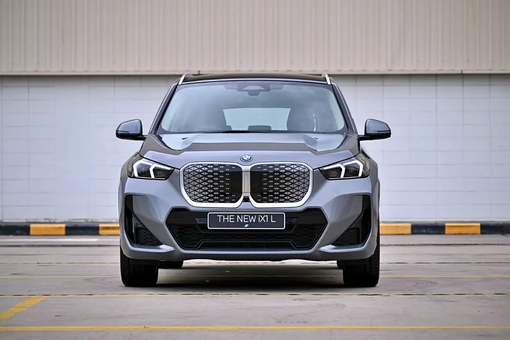 BMW iX1L รุ่น eDrive20L M Sport ปี 2025