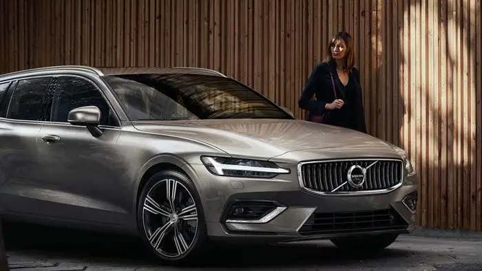 ภายนอก VOLVO V60 Recharge 2025