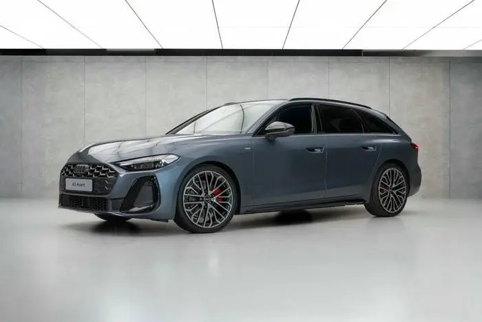 ราคา ตารางผ่อน-ดาวน์ A5 Plug-in Hybrid​ 2025