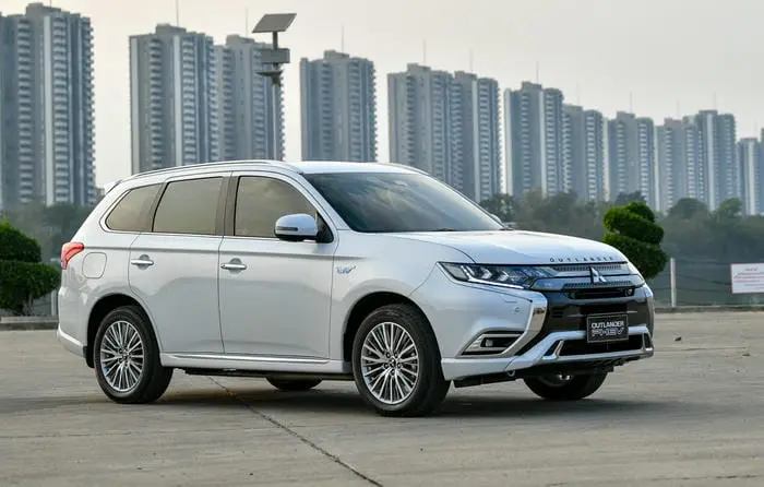 ราคา ผ่อน ดาวน์ Mitsubishi Outlander PHEV