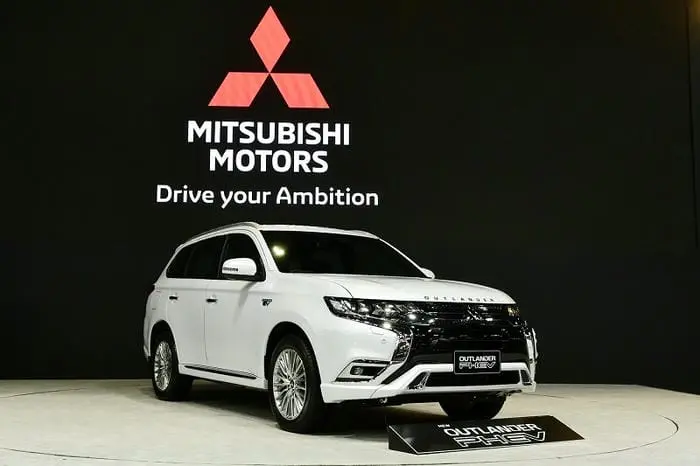 ราคา ผ่อน ดาวน์ Mitsubishi Outlander PHEV