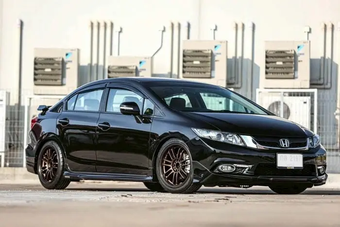 Honda Civic มือสอง ซีดานสปอร์ตที่ยังคงได้รับความนิยมสูง Honda Civic มือสอง ซีดานสปอร์ตที่ยังคงได้รับความนิยมสูง