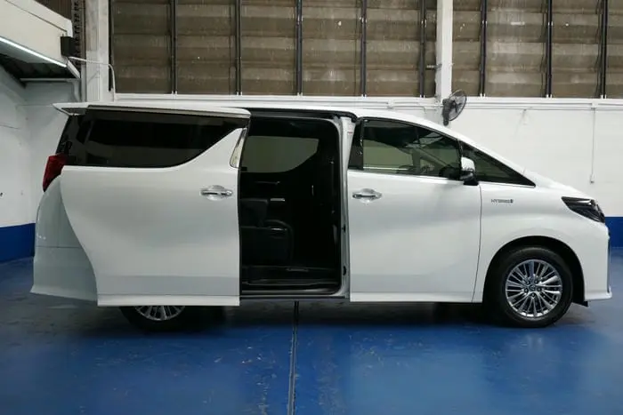 Toyota Alphard HYBRID SR C-Package E-Four 4WD ปี 2018 Toyota Alphard HYBRID SR C-Package E-Four 4WD ปี 2018