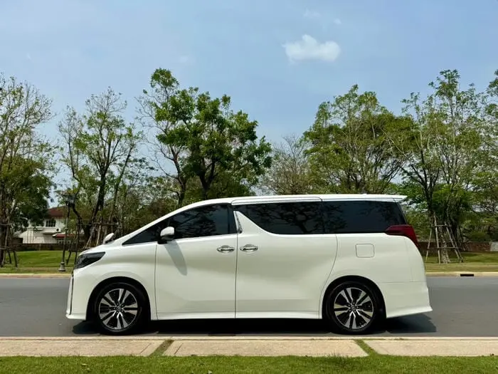 Toyota Alphard 2.5 S C-Package มือสองปี 2023 Toyota Alphard 2.5 S C-Package มือสองปี 2023