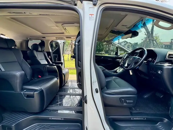 Toyota Alphard 2.5 S C-Package มือสองปี 2023 Toyota Alphard 2.5 S C-Package มือสองปี 2023