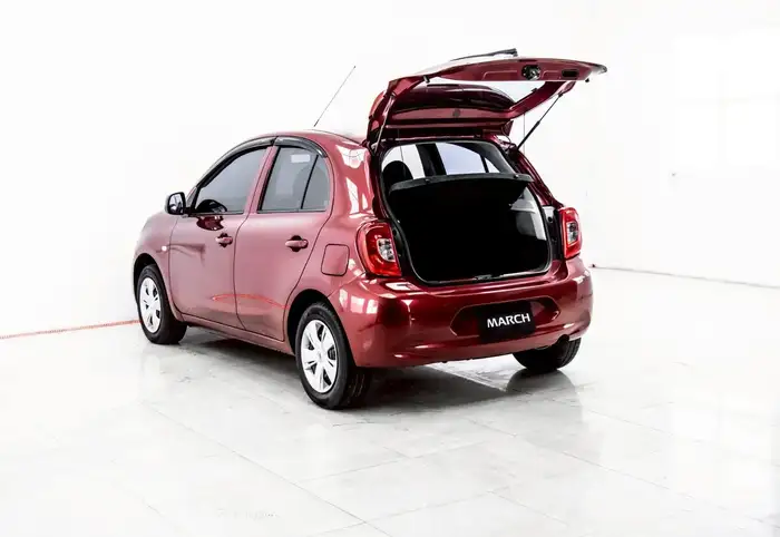 Nissan March มือสอง Nissan March มือสอง