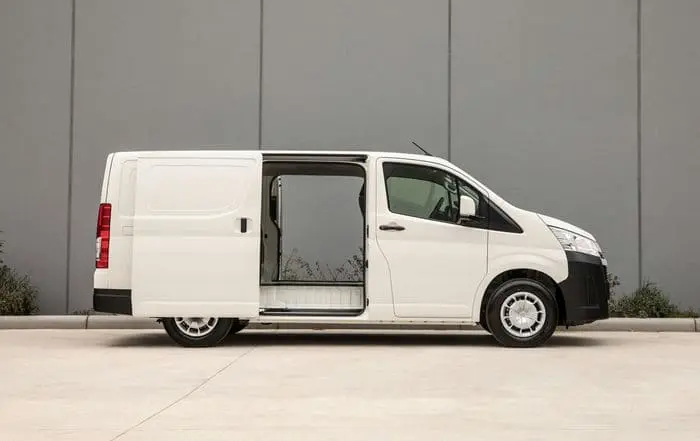 Toyota Hiace มือสองไม่เหมาะกับผู้ที่ต้องการรถครอบครัว ใช้งานในเมืองเป็นหลัก Toyota Hiace มือสองไม่เหมาะกับผู้ที่ต้องการรถครอบครัว ใช้งานในเมืองเป็นหลัก