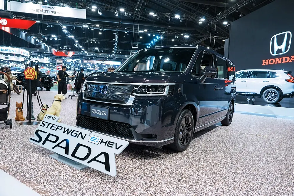 Honda STEP WGN e:HEV 2025