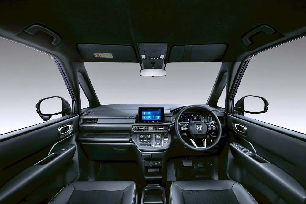 step-wgn-ehev-spada-main-interior-no-bg-9ada