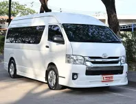 Toyota Hiace 3.0 COMMUTER D4D 2017 รถตู้ใช้งานในครอบครัวป้ายฟ้า แต่งวีไอพีชุดใหญ่เบาะ 9 ที่นั่ง 