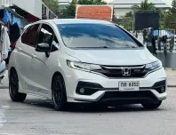 2018 Honda JAZZ 1.5 RS i-VTEC รถเก๋ง 5 ประตู ออกรถง่าย