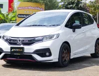 2017 Honda Jazz 1.5 RS คันนี้รถสวยสภาพเหมือนรถใหม่ ไม่แตกต่างป้ายแดง