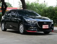 Mazda 3 2.0 C Sports 2017 รถบ้านมือเดียวตัวไมเนอร์เชนจ์ไฟหน้า LED ชุดแต่งศูนย์รอบคัน 