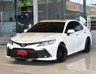 Toyota CAMRY 2.5 HEV Premium Luxury ปี 2022 สวยสภาพป้ายแดง ไมล์แท้4x,xxxโล รถบ้านมือเดียว ฟรีดาวน์