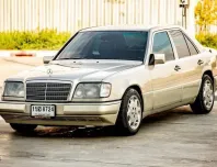 1995 Mercedes-Benz E220 2.2 รถเก๋ง 4 ประตู 