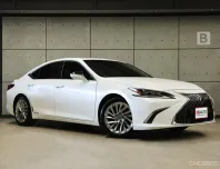 2020 Lexus ES300h 2.5 Grand Luxury Sedan AT ไมล์แท้ ประวัติการดูแลรักษารถดี มือเเรกจากป้ายเเดง B4639