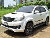Toyota Fortuner 3.0 V เกียร์ออโต้ ปี 2015 ผ่อนเริ่มต้น 9,*** บาท