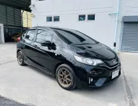 HONDA JAZZ 1.5V+ ปี2014 สีดำ ไมล์แท้ 168,*** km. มีสปอยเล่อหลัง ค้ำตัวถังหลัง ท่อเสียงนุ่ม พร้อมใช้