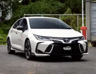 2023 Toyota Corolla Altis 1.8 GR Sport รถเก๋ง 4 ประตู 