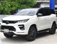 Toyota Fortuner GR Sport ตัวท๊อป สุด สีขาวมุข Black Top  เครื่อง 2.8 cc VN-Turbo 204 HP ขับ 4 ปี2023