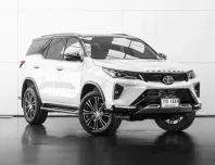 ขาย Fortuner มือสอง 2022 Toyota Fortuner 2.4 Leader V 4WD SUV ฟรีดาวน์ ฟรีส่งรถ การันตีรถสวย100%
