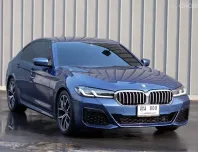 2022 BMW 5 Series 2.0 520d รถเก๋ง 4 ประตู รถบ้านแท้ ไมล์น้อย มือเดียวป้ายแดง 