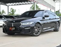 BMW 520d 2.0 G30 M Sport 2022 ตัวไมเนอร์เชนจ์ LCIตัวท๊อปชุดแต่งศุนย์รอบคัน ยังมี BSI