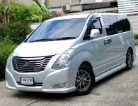 Hyundai Grand starex 2.5 Vip 7 ที่นั่ง เครื่องยนต์: ดีเซล เกียร์: ออโต้  ปี : 2011 สี: เทา