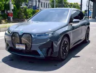 2023 BMW iX 105.2kWh xDrive50 รถเก๋ง 4 ประตู ออกรถง่าย รถสวย ไมล์น้อย มือเดียวป้ายแดง 