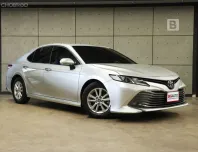 2020 Toyota CAMRY 2.0 G Sedan AT ไมล์เเท้ พร้อมสีบรอนซ์เงินที่สวยแบบเรียบร้อย เรียบหรูมีรสนิยม B2694