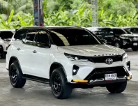 ขาย Fortuner มือสอง 2022 Toyota Fortuner 2.4 Leader V 4WD SUV ฟรีดาวน์ ฟรีส่งรถ การันตีรถสวย100%