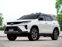 Toyota Fortuner 2.8 TRD 4WD  รถพร้อมใช้งาน มือเดียวป้ายแดง