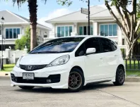 2013 Honda JAZZ 1.5 i-VTEC รถเก๋ง 4 ประตู 