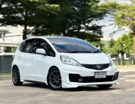 2013 Honda JAZZ 1.5 i-VTEC รถเก๋ง 5 ประตู ฟรีดาวน์ รถสวย ไมล์น้อย 