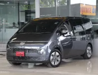 Hyundai STARIA 2.2 SEL ปี 2023 สภาพป้ายแดงทุกจุด ไมล์น้อยมากเข้าศูนย์ตลอด วารีนตียาวๆ รถบ้านมือเดียว