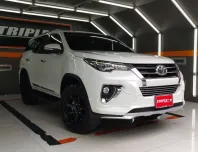 Toyota Fortuner 2.8 V 4WD ท็อป 2016 รถบ้าน ไมล์แท้ 140,000 กม.