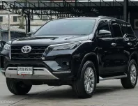 2021 Toyota Fortuner 2.4 V SUV ผ่อน14,xxx ออกรถ999บาท ดูแลฉุกเฉิน24ชม.ทั่วประเทศ