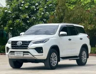 Toyota Fortuner 2.4 V 4WD ปี 2021 รถมือเดียวป้ายแดง จัดได้เต็ม ฟรีดาวน์