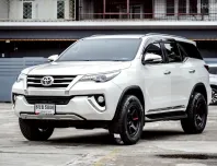 Toyota Fortuner 2.8 V ปี 2016 สีขาว สภาพเยี่ยม รีบจองด่วน