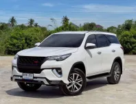 2016 Toyota Fortuner 2.8 V 4 WD SUV เจ้าของขายเอง  รถบ้านมือเดียว ไมล์น้อย 