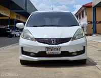 Honda Jazz GE 1.5 SV เกียร์ออโต้ สีขาว ออกรถ 0 บาท