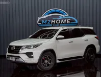 TOYOTA FORTUNER 2 WD 2.4 V ปี 2020 สีขาว-ดำ