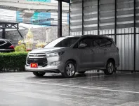 2019 Toyota Innova 2.8 V  เบาะแยก  ไมล์แท้