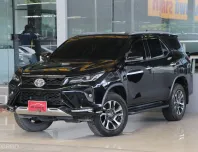 Toyota Fortuner 2.4 Leader V ปี 22 สวยชิดป้ายแดง ไมล์แท้40,000โล รถบ้านมือเดียว เข้าศูนย์ตลอด ฟรีดาว