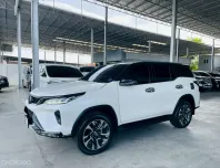 TOYOTA FORTUNER 2.8 LEGENDER 4WD ปี 2022 รถสวย มือแรก ไมล์น้อย 5 หมื่น TOP สุด รับประกันตัวถังสวย