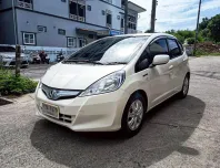 Honda Jazz 1.3 Hybrid เกียร์ออโต้ ปี 2012 เบนซิน-ไฟฟ้า ผ่อนเริ่มต้น 4,xxx บาท