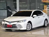 วารันตีศูนย์เหลือๆ รถบ้านแท้ 2021 Toyota CAMRY 2.5 Hybrid รถเก๋ง 4 ประตูฟรีดาวน์ 